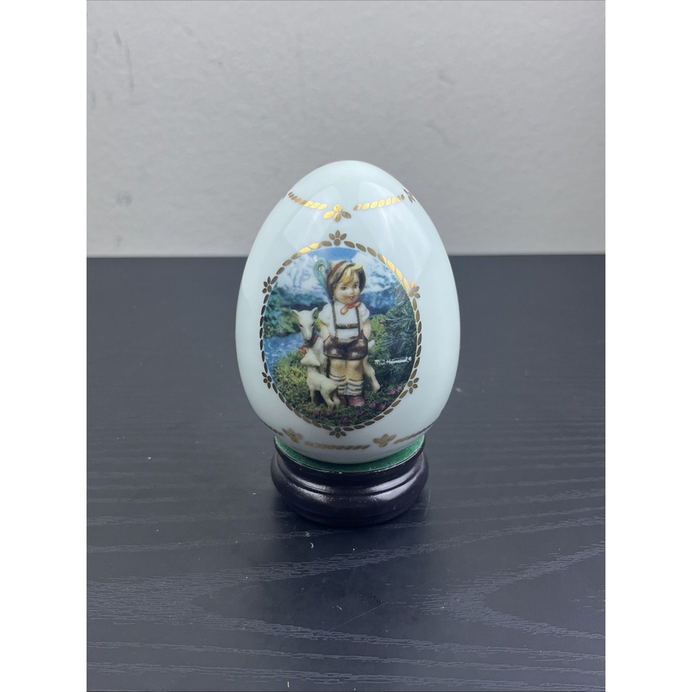 1994 M.J. Hummel "Little Goatherder" Porcelain Egg Danbury Mint w/ Stand Collect